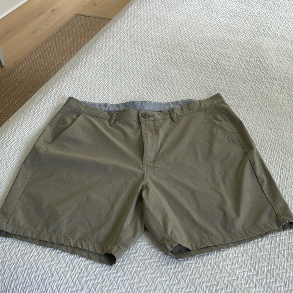 Free Fly men’s size 38 shorts made of 86% polyester and 14% spandex.